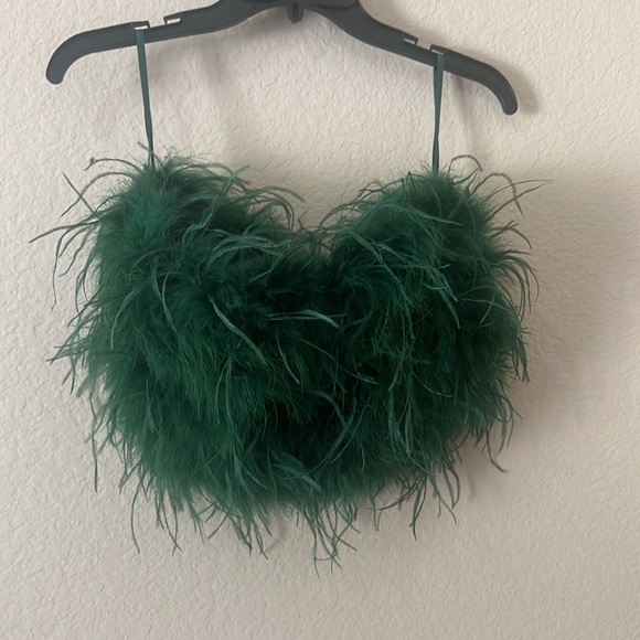 LAMARQUE Off-The-Shoulder Sleeveless Crop Top - Picture 2 of 6